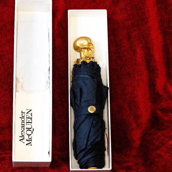 Alexander Mcqueen umbrella, fold skull handle black, new with tags